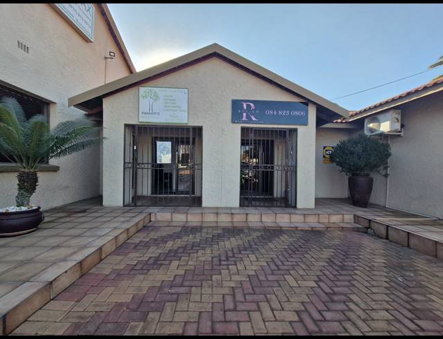 100M² OFFICE TO LET IN FARRAR PARK